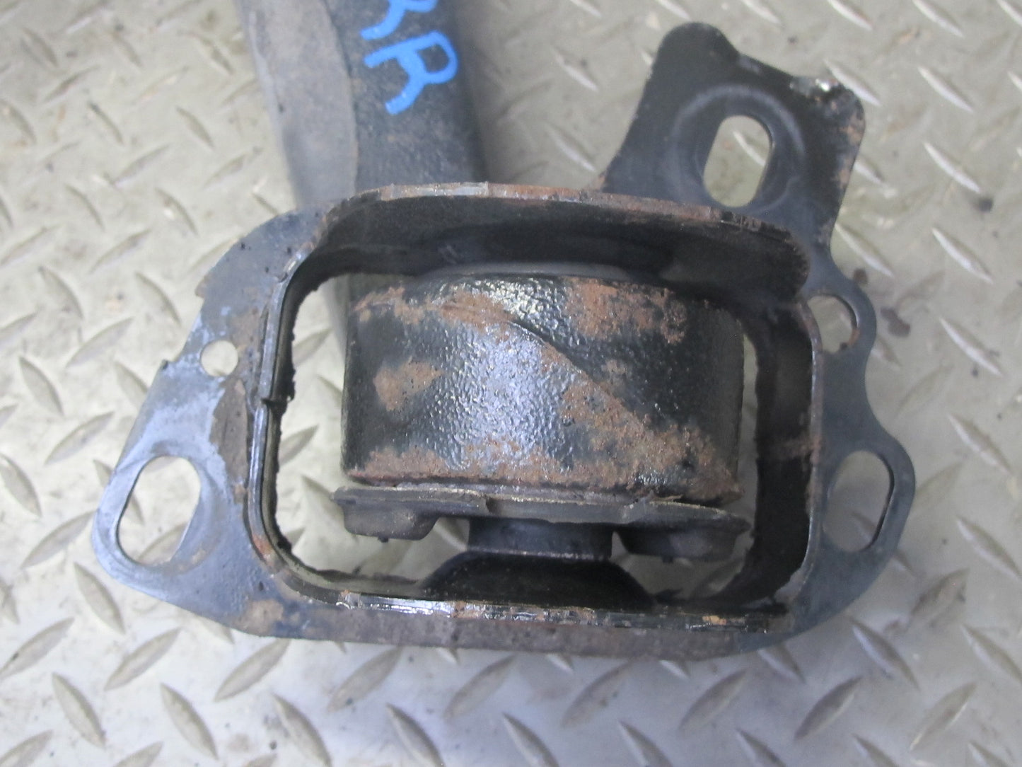 96-97 BMW E36 328iC Convertible RWD Rear Right Trailing Arm Knuckle Wheel Hub
