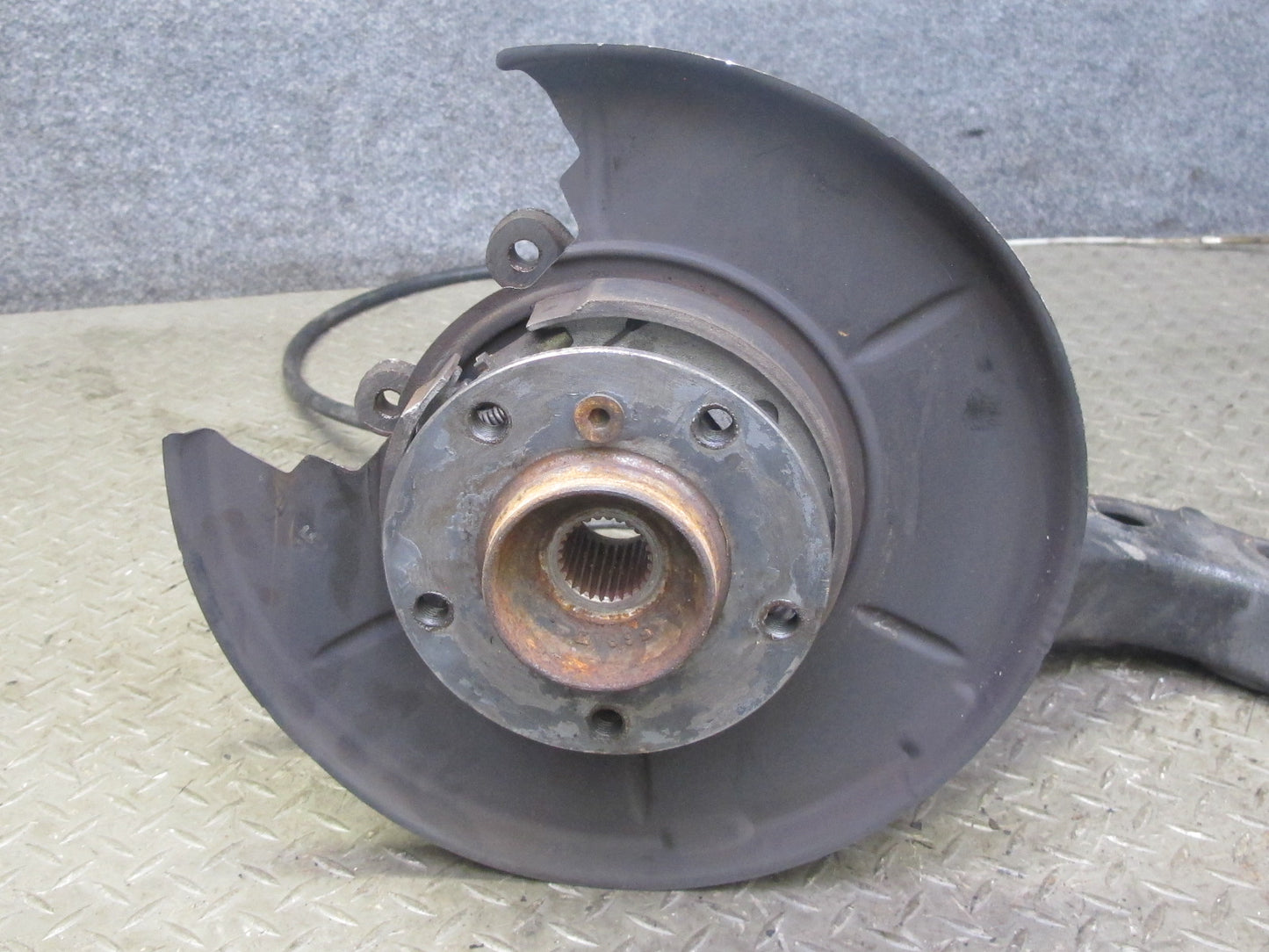 96-97 BMW E36 328iC Convertible RWD Rear Right Trailing Arm Knuckle Wheel Hub