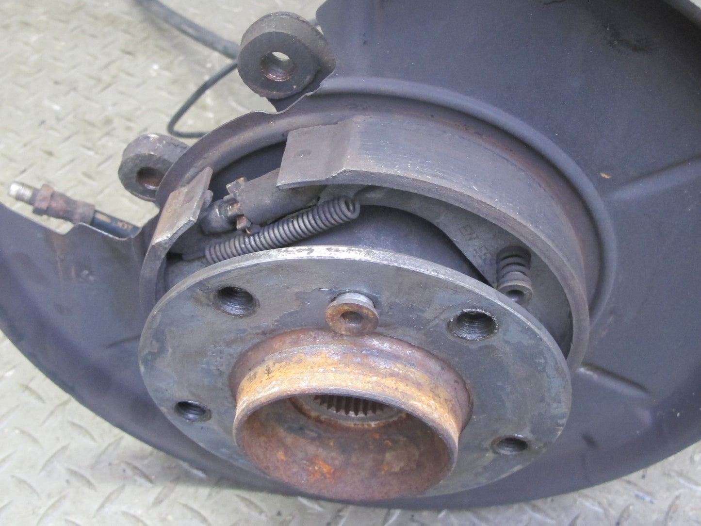 96-97 BMW E36 328iC Convertible RWD Rear Right Trailing Arm Knuckle Wheel Hub