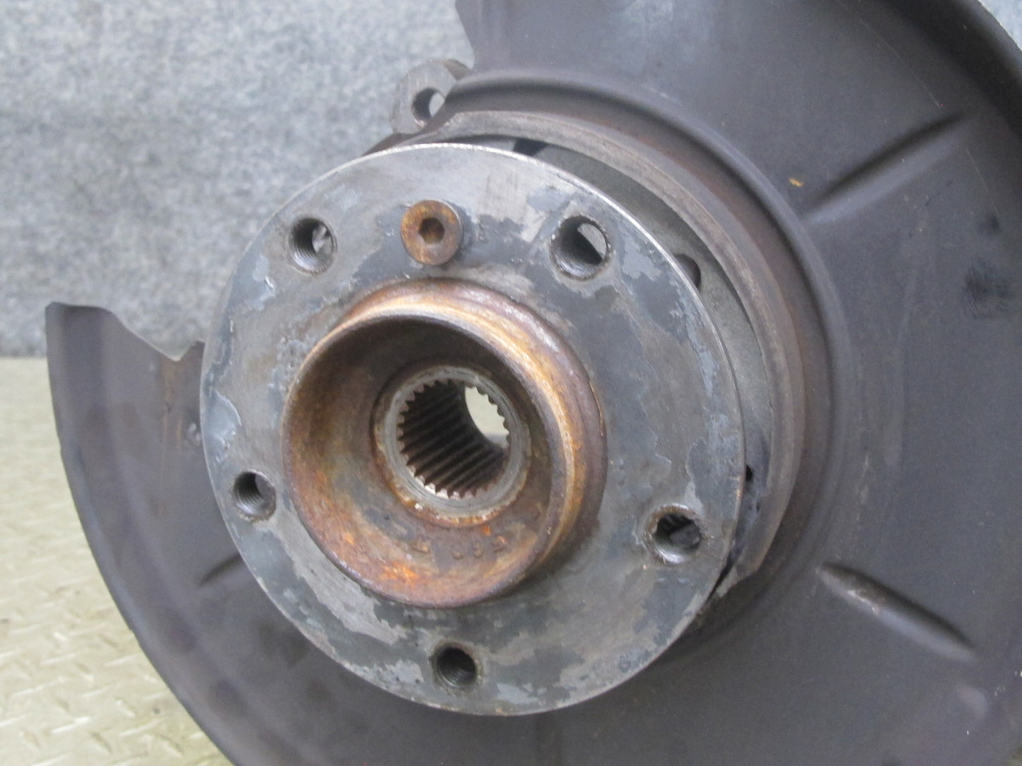 96-97 BMW E36 328iC Convertible RWD Rear Right Trailing Arm Knuckle Wheel Hub