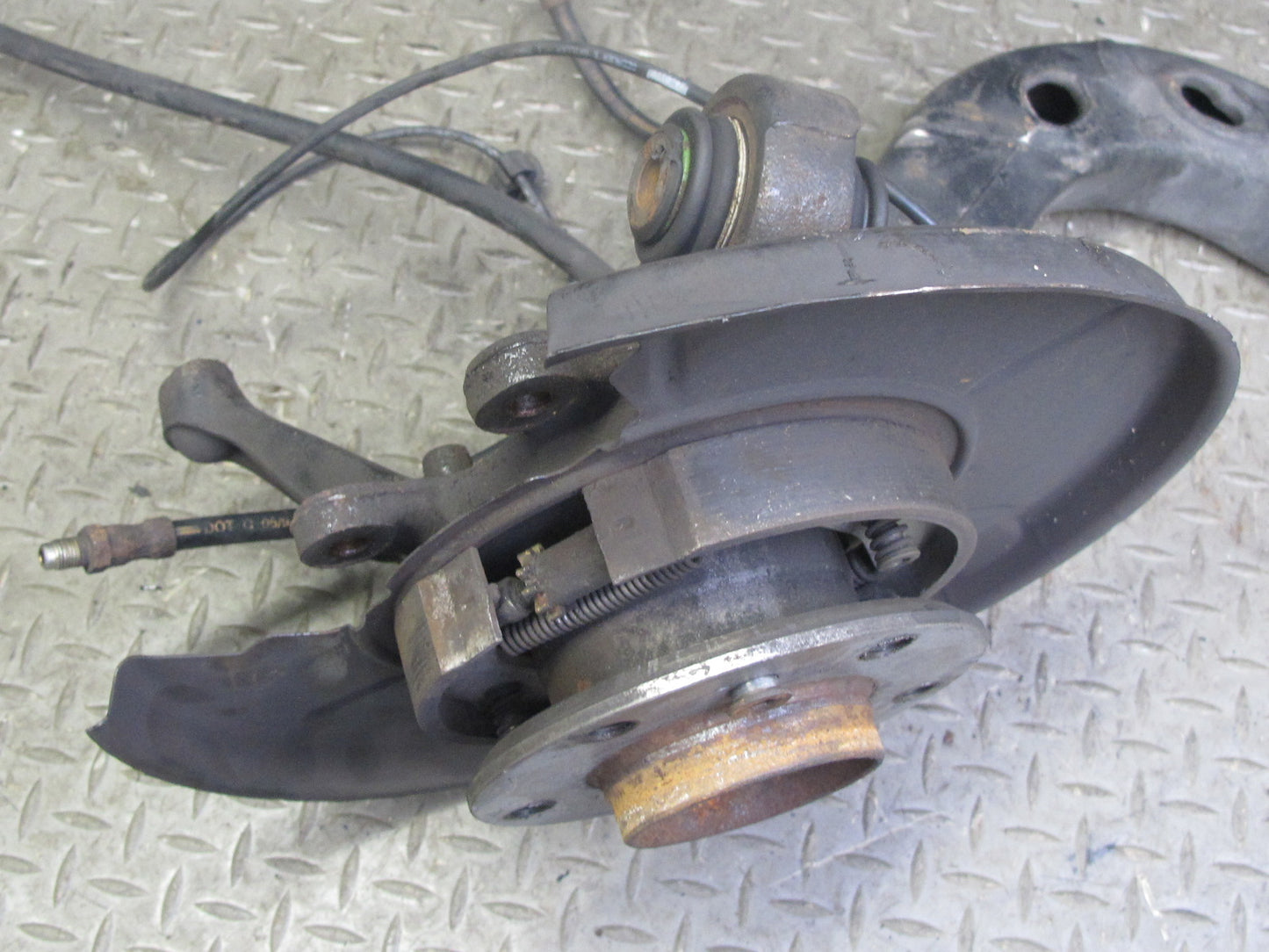 96-97 BMW E36 328iC Convertible RWD Rear Right Trailing Arm Knuckle Wheel Hub