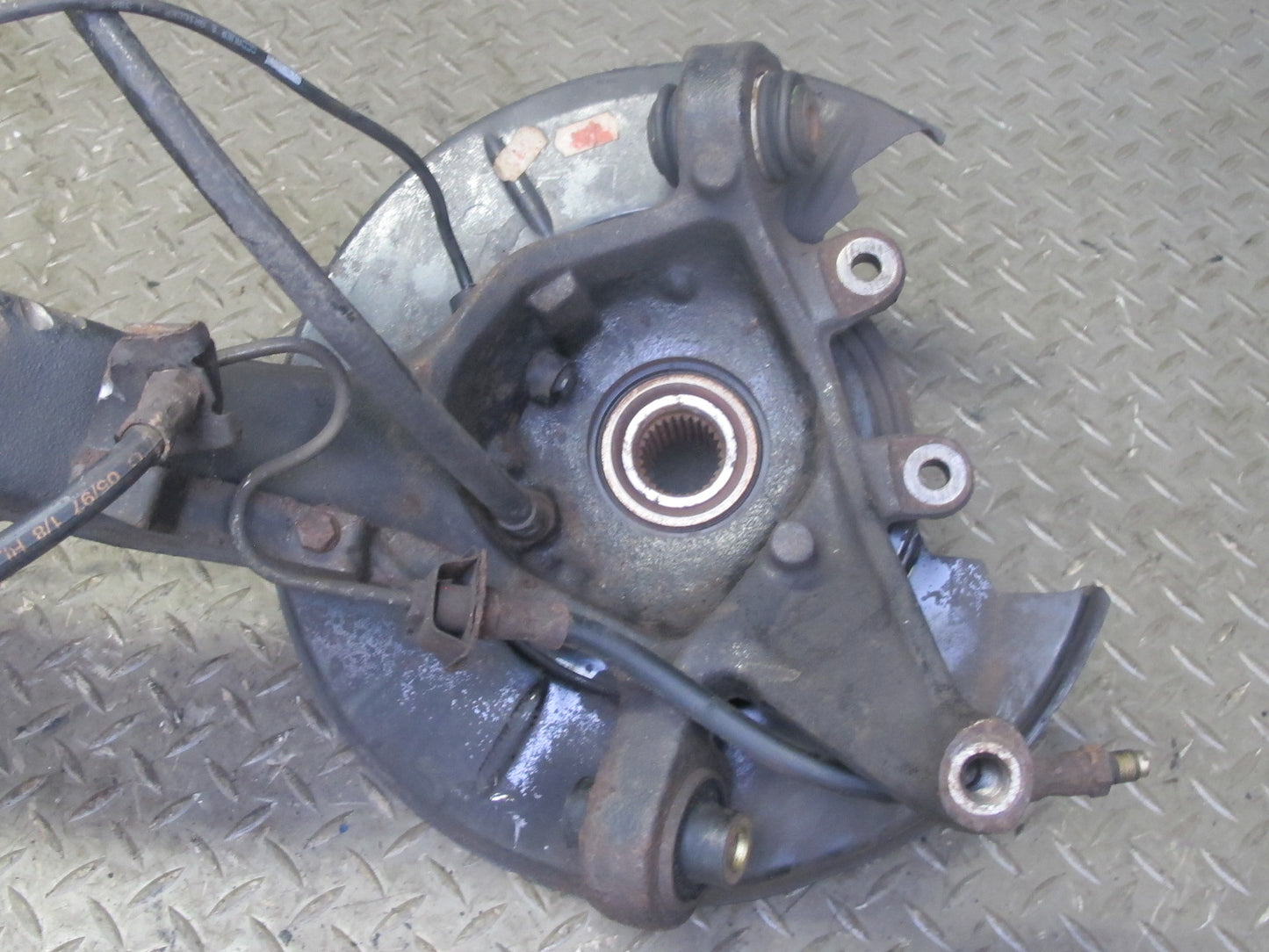 96-97 BMW E36 328iC Convertible RWD Rear Right Trailing Arm Knuckle Wheel Hub