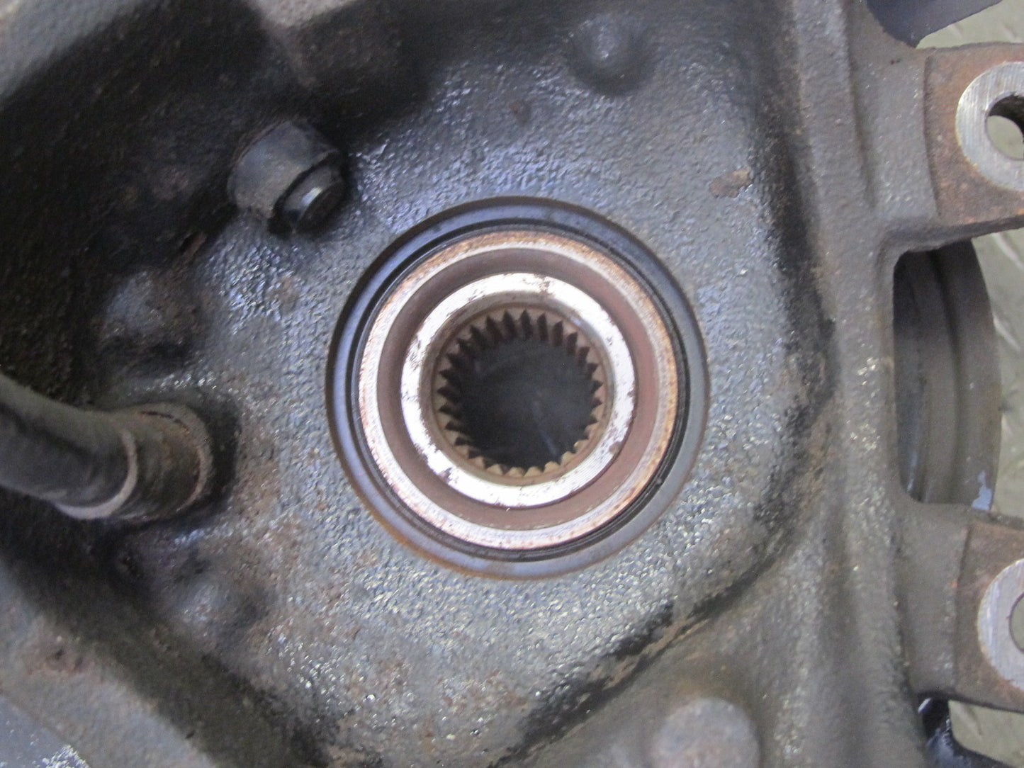 96-97 BMW E36 328iC Convertible RWD Rear Right Trailing Arm Knuckle Wheel Hub