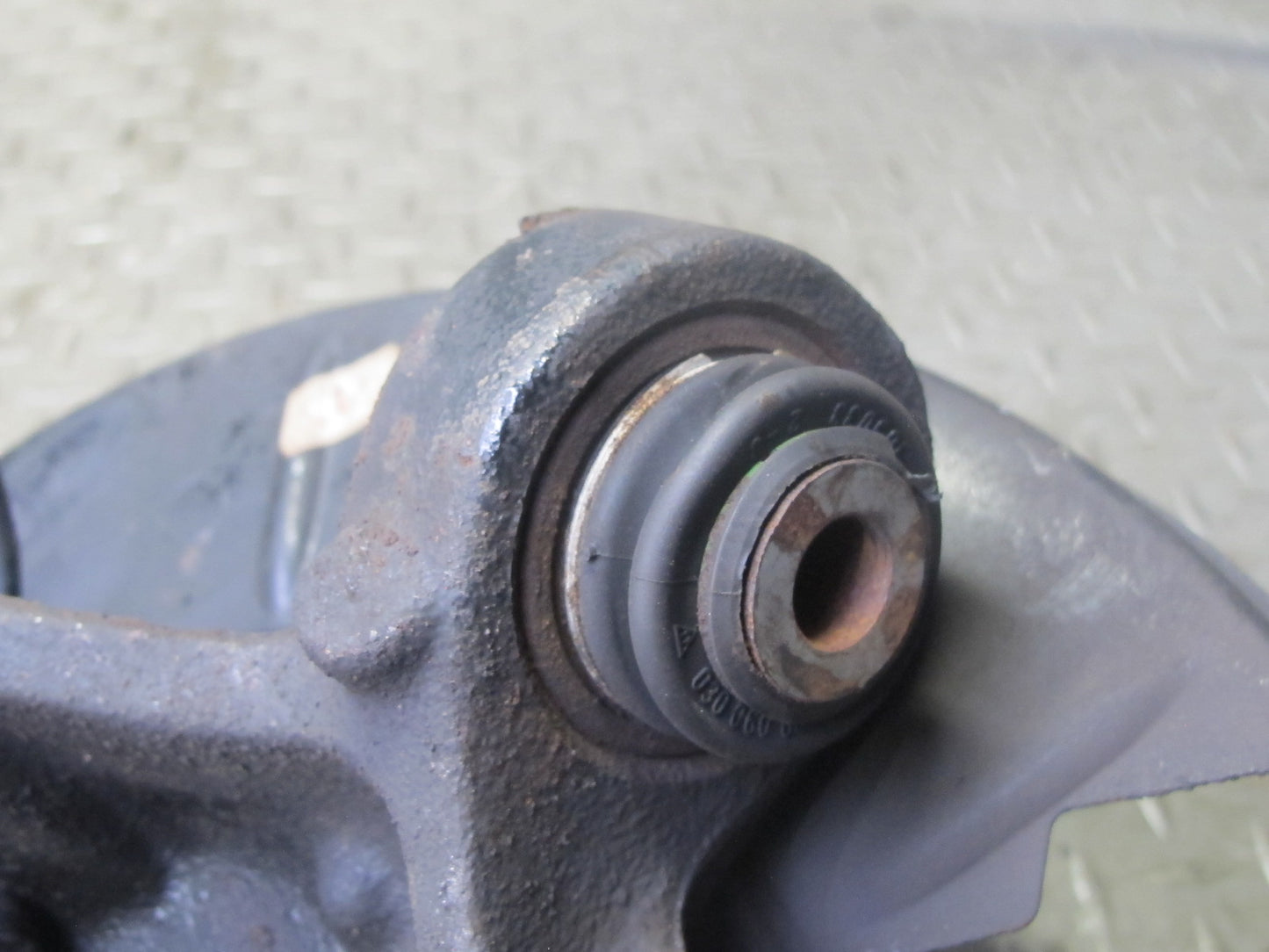 96-97 BMW E36 328iC Convertible RWD Rear Right Trailing Arm Knuckle Wheel Hub