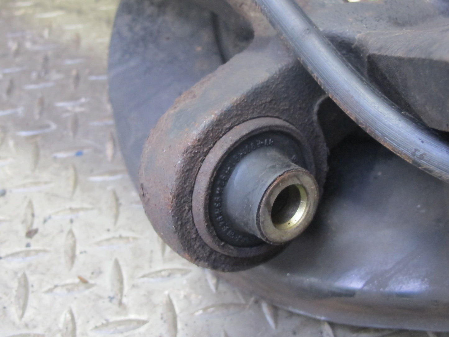 96-97 BMW E36 328iC Convertible RWD Rear Right Trailing Arm Knuckle Wheel Hub