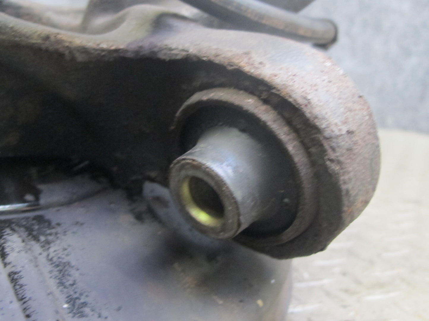96-97 BMW E36 328iC Convertible RWD Rear Right Trailing Arm Knuckle Wheel Hub