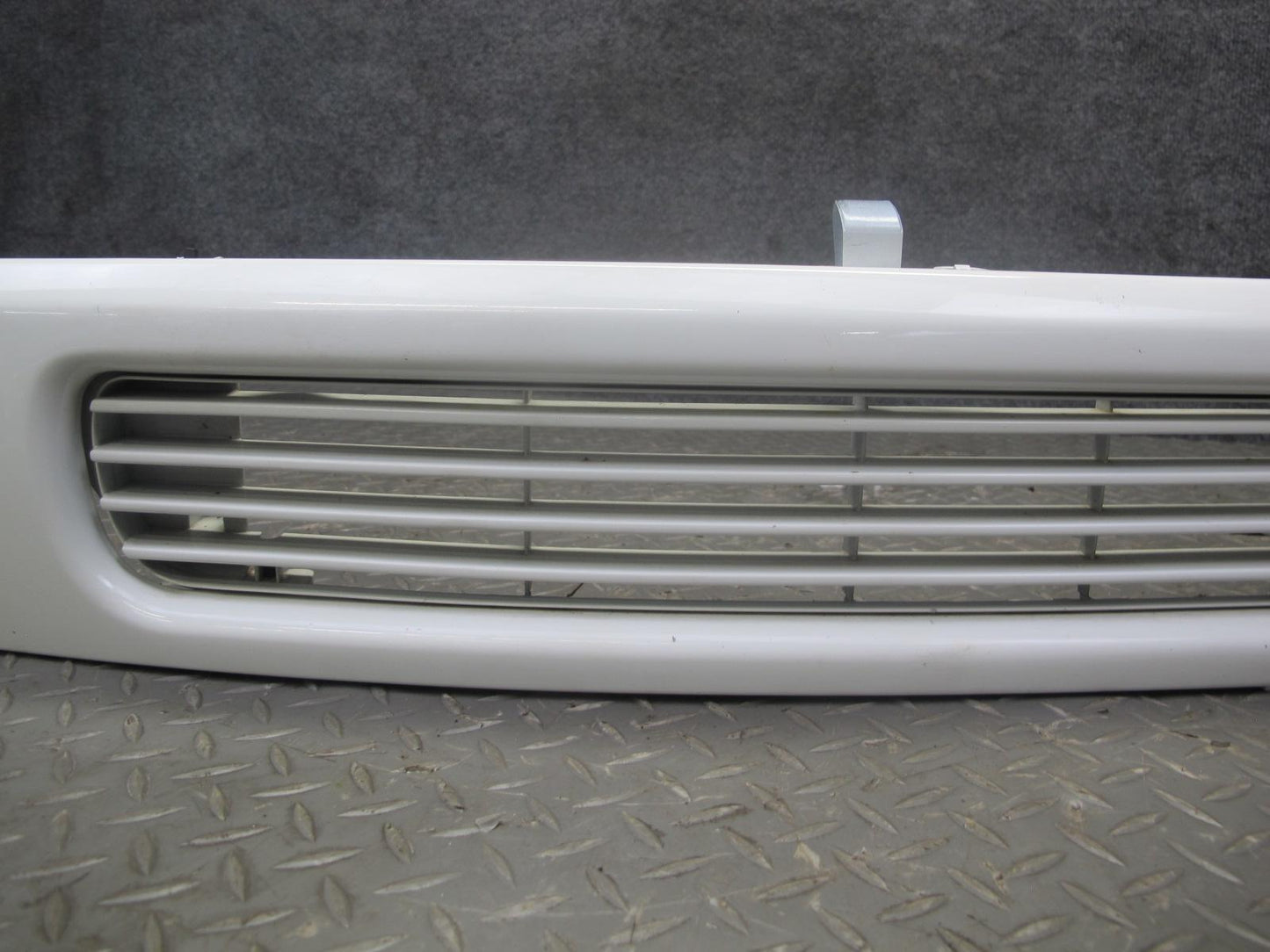 97-03 VW Eurovan T4 Front Radiator Center Lower Grille Arctic White OEM