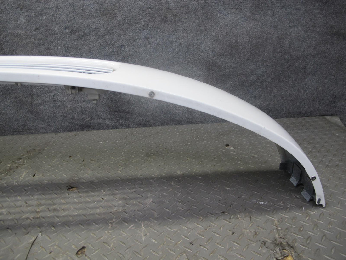 97-03 VW Eurovan T4 Front Radiator Center Lower Grille Arctic White OEM