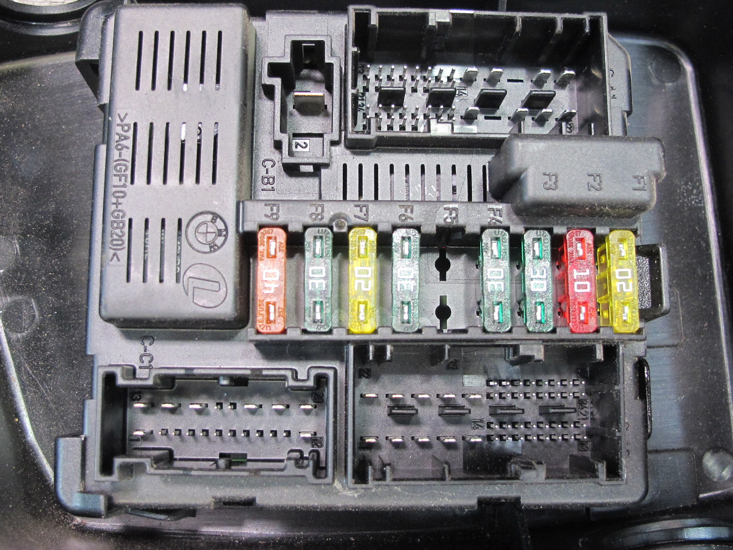 06-08 BMW E86 E85 Z4 N52 3.0L Power Distribution Fuse Relay Box w Housing OEM