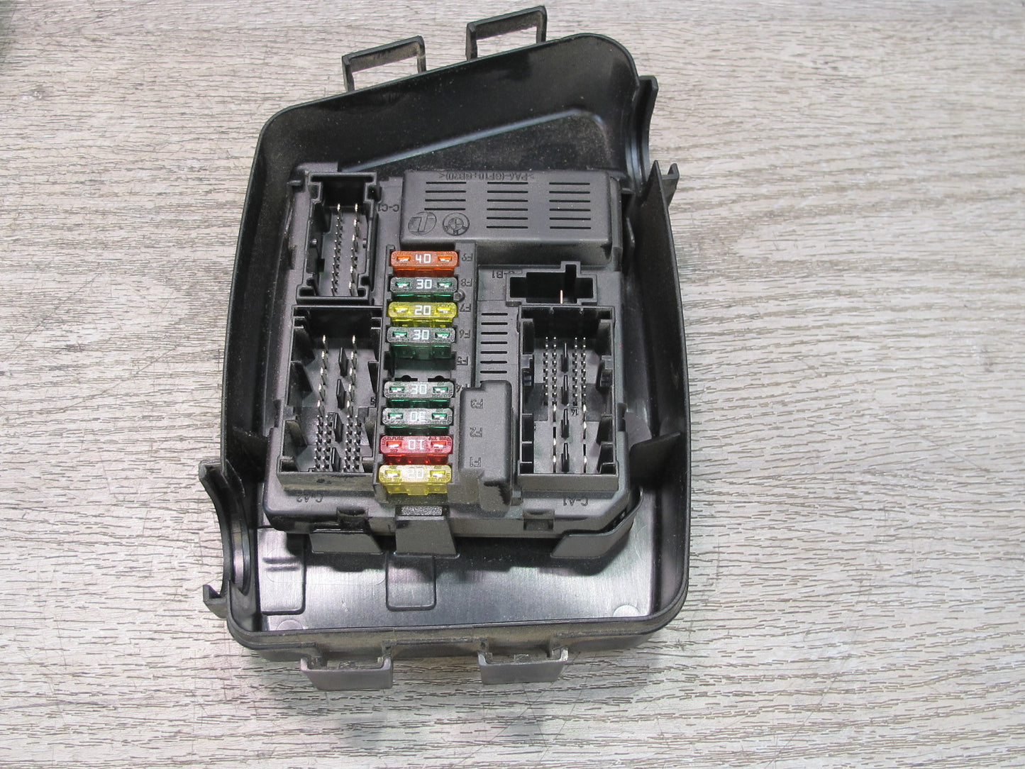 06-08 BMW E86 E85 Z4 N52 3.0L Power Distribution Fuse Relay Box w Housing OEM