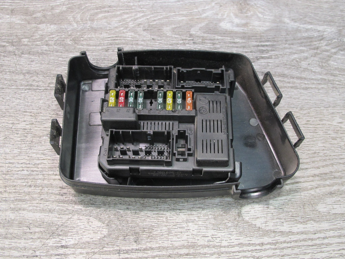 06-08 BMW E86 E85 Z4 N52 3.0L Power Distribution Fuse Relay Box w Housing OEM