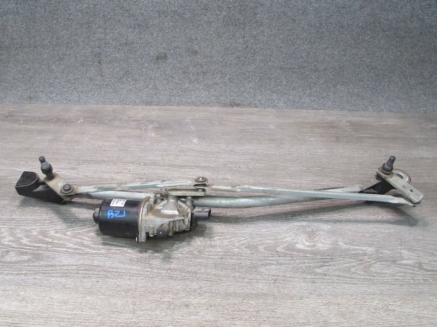 03-08 BMW E86 E85 Z4 Windshield Wiper Transmission Linkage w Motor OEM