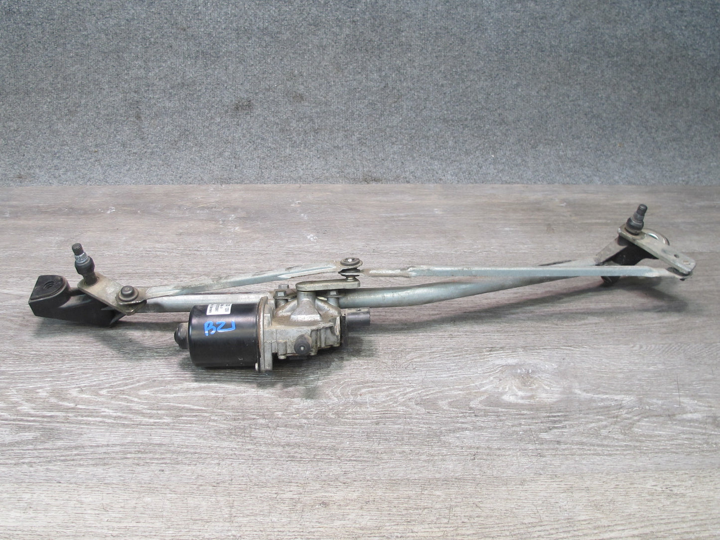 03-08 BMW E86 E85 Z4 Windshield Wiper Transmission Linkage w Motor OEM