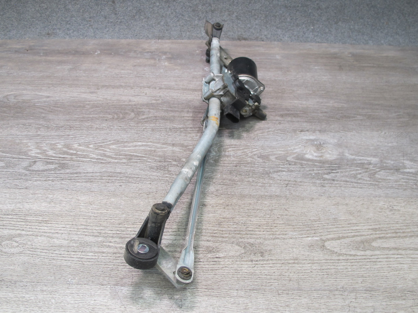 03-08 BMW E86 E85 Z4 Windshield Wiper Transmission Linkage w Motor OEM