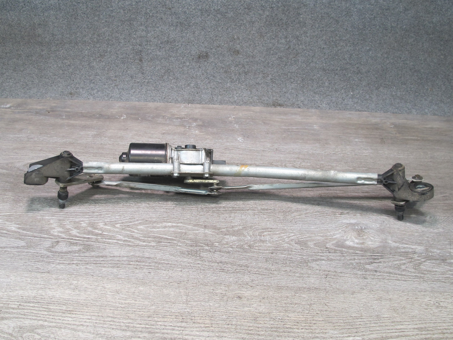 03-08 BMW E86 E85 Z4 Windshield Wiper Transmission Linkage w Motor OEM
