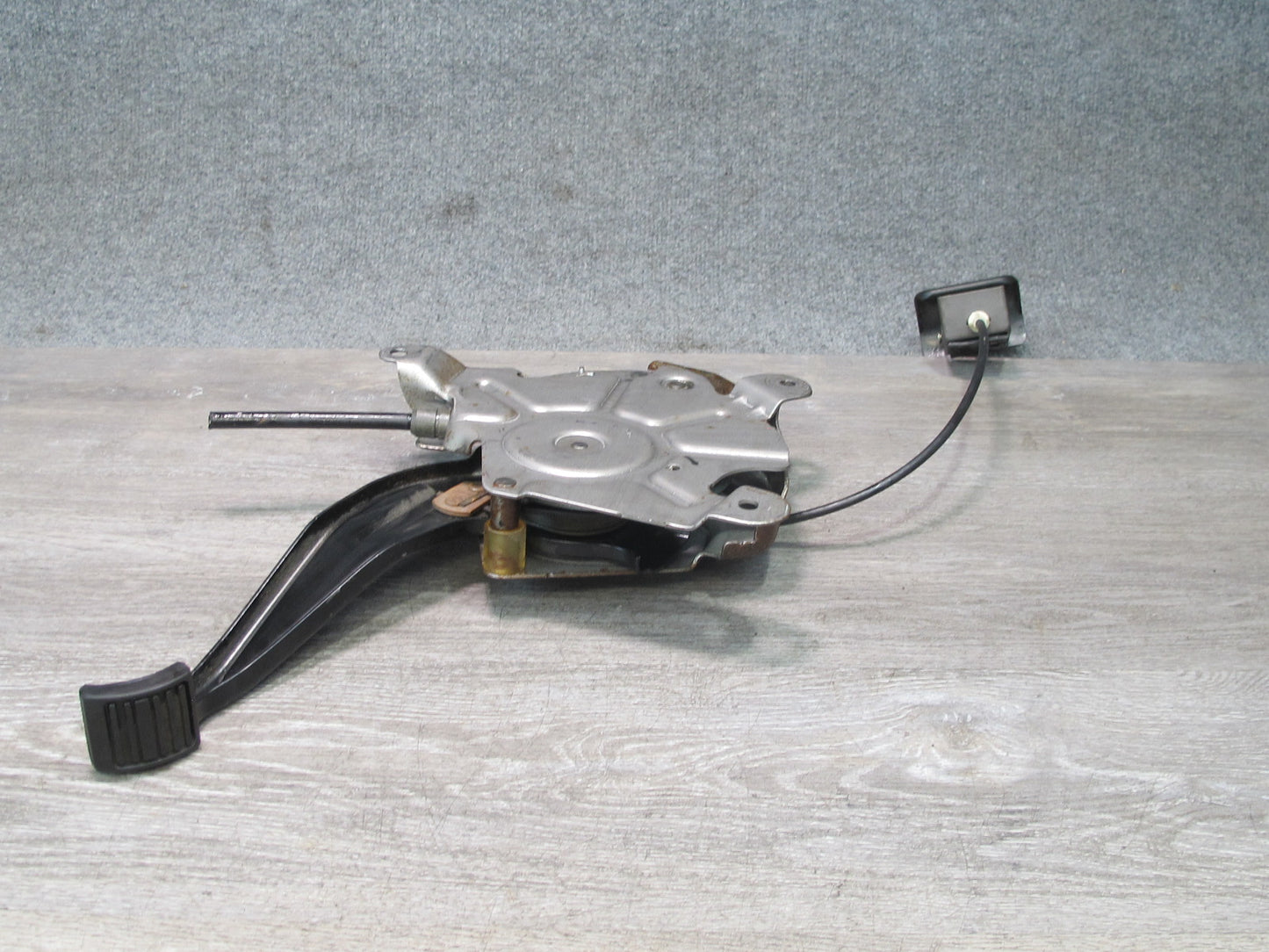 2006-2007 Hummer H2 Manual Emergency Parking Brake Stop Pedal