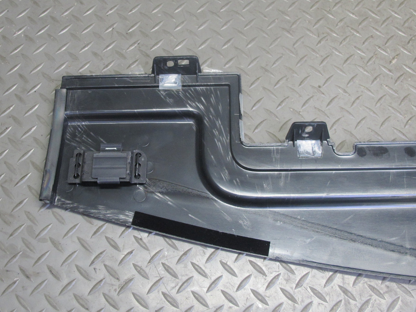 2003-2007 Hummer H2 Dash Upper Defrost Air Vent Grille Trim Panel 15102556