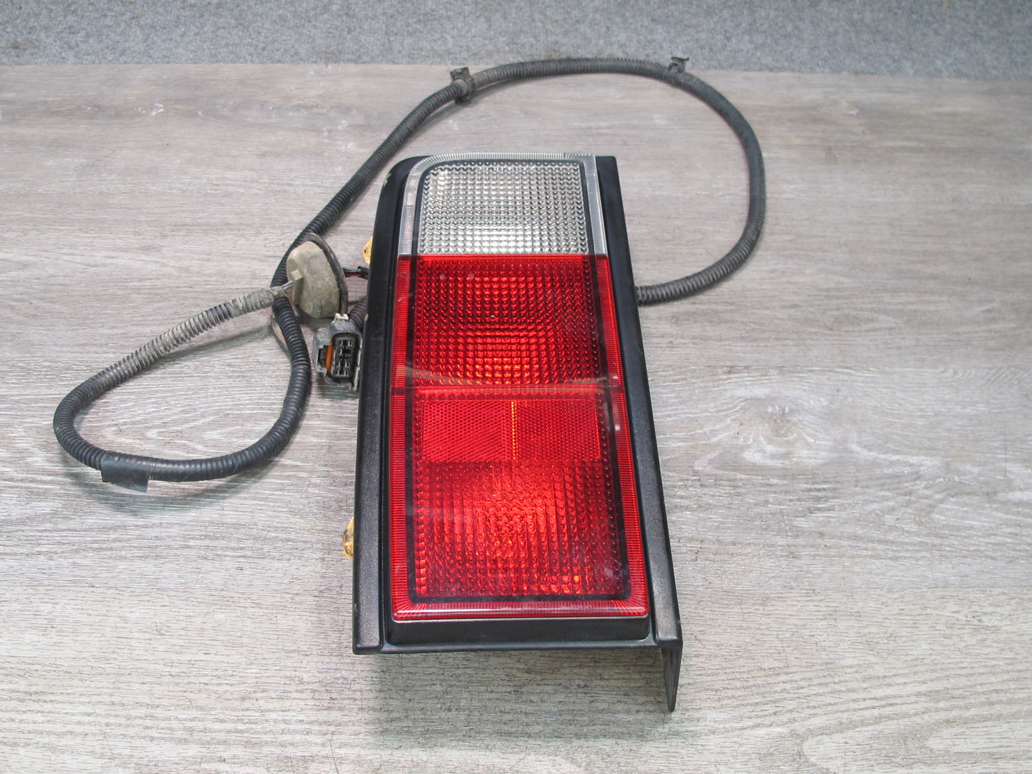 2005-2007 Hummer H2 Rear Right Tail Light Lamp