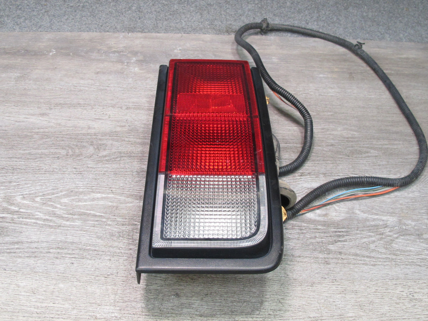 2005-2007 Hummer H2 Rear Right Tail Light Lamp