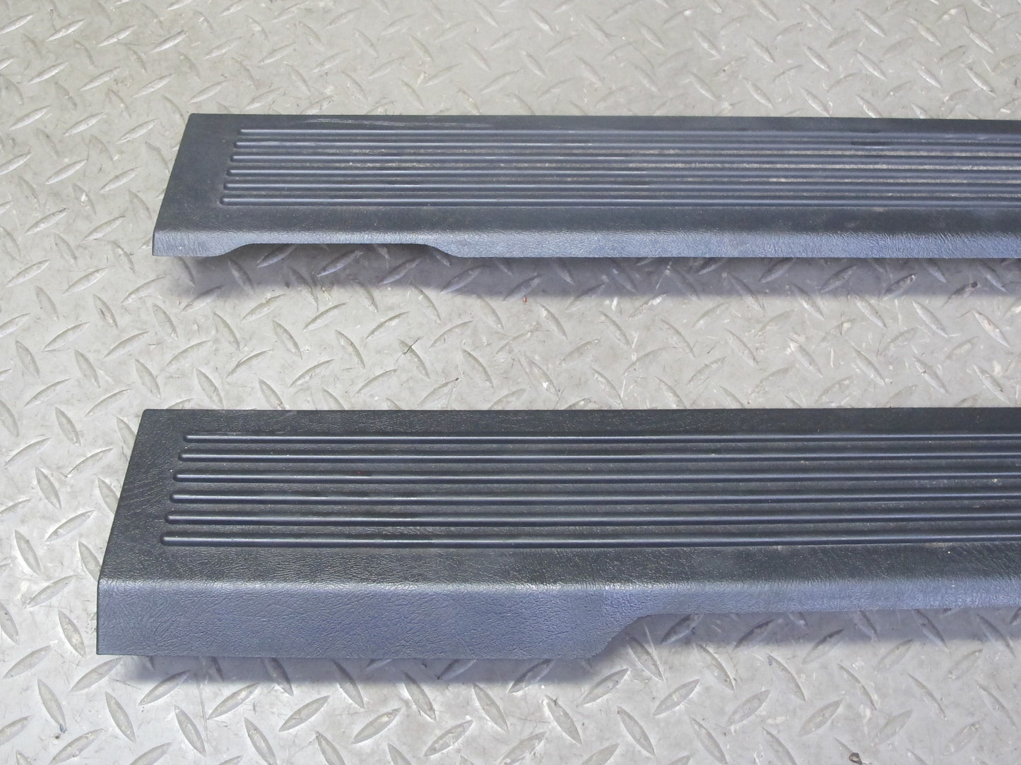 2003-2009 Hummer H2 Front Left & Right Door Scuff Sill Plate Trim Panel Set of 2