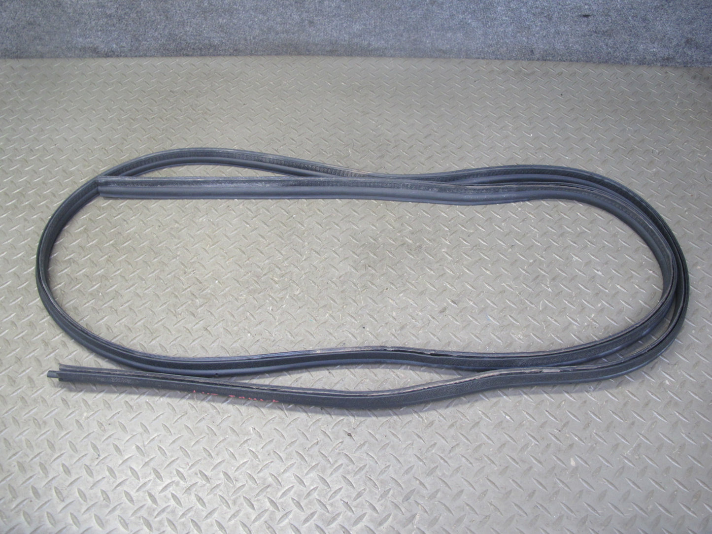 2003-2009 Hummer H2 Rear Trunk Tailgate Liftgate Weatherstrip Rubber Seal Gasket