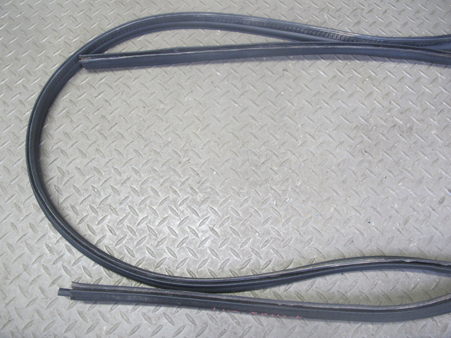 2003-2009 Hummer H2 Rear Trunk Tailgate Liftgate Weatherstrip Rubber Seal Gasket