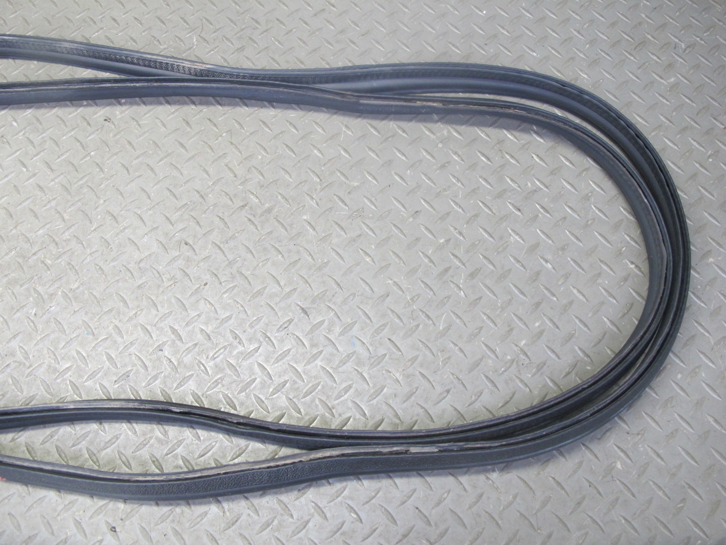 2003-2009 Hummer H2 Rear Trunk Tailgate Liftgate Weatherstrip Rubber Seal Gasket