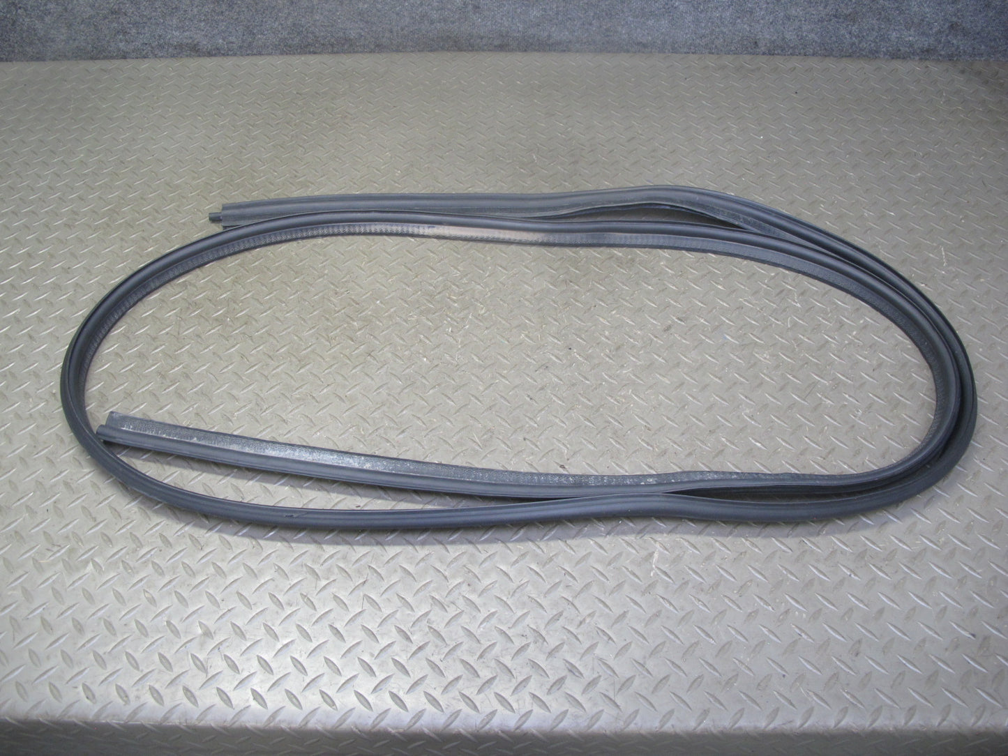 2003-2009 Hummer H2 Rear Trunk Tailgate Liftgate Weatherstrip Rubber Seal Gasket