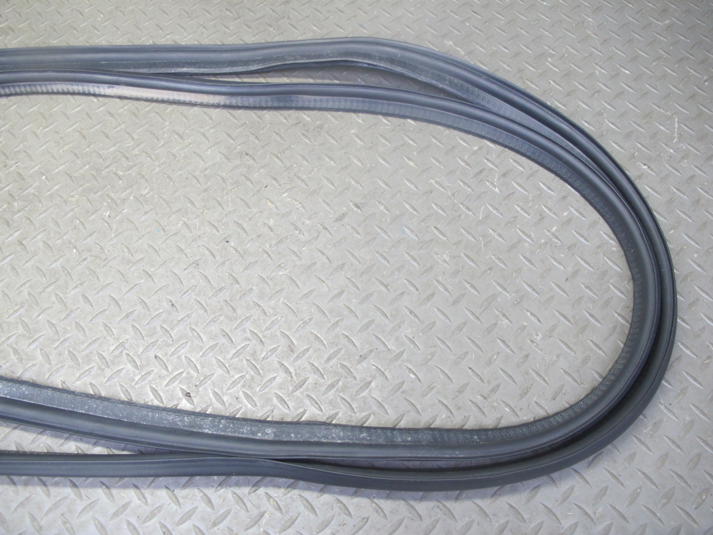 2003-2009 Hummer H2 Rear Trunk Tailgate Liftgate Weatherstrip Rubber Seal Gasket