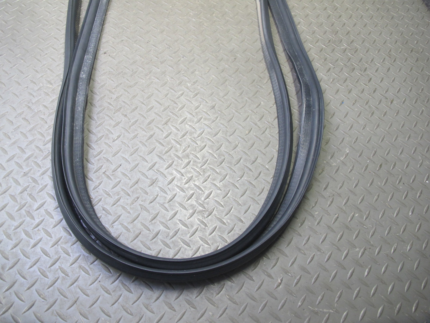 2003-2009 Hummer H2 Rear Trunk Tailgate Liftgate Weatherstrip Rubber Seal Gasket