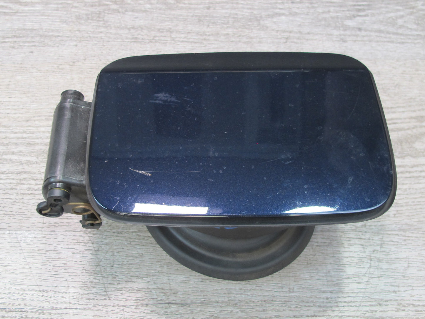 2008-2013 BMW E90 E91 M3 328i 335i Fuel Tank Filler Door Lid Cover w Hinge