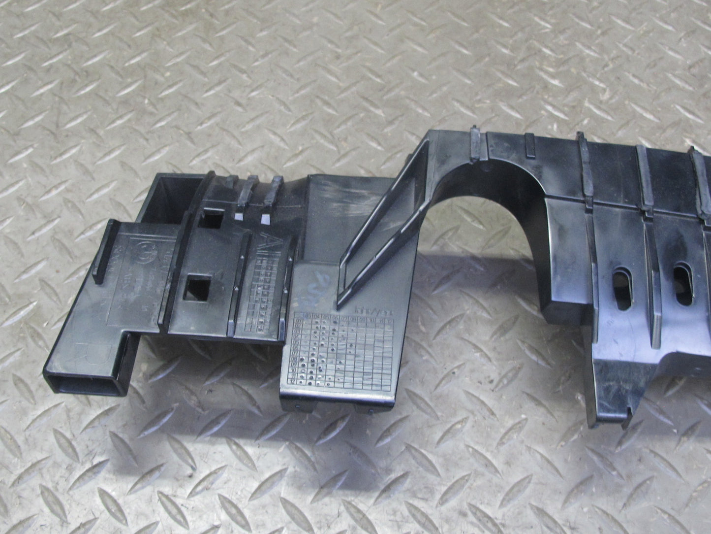 06-08 BMW E85 Z4 Roadster Rear Right Lateral Trim Panel Mount Bracket OEM