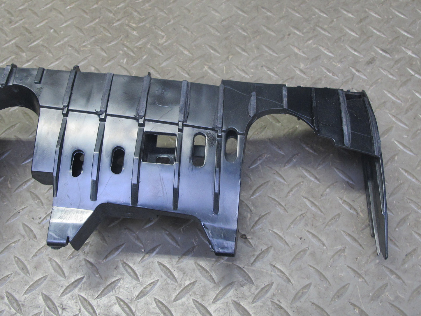 06-08 BMW E85 Z4 Roadster Rear Right Lateral Trim Panel Mount Bracket OEM