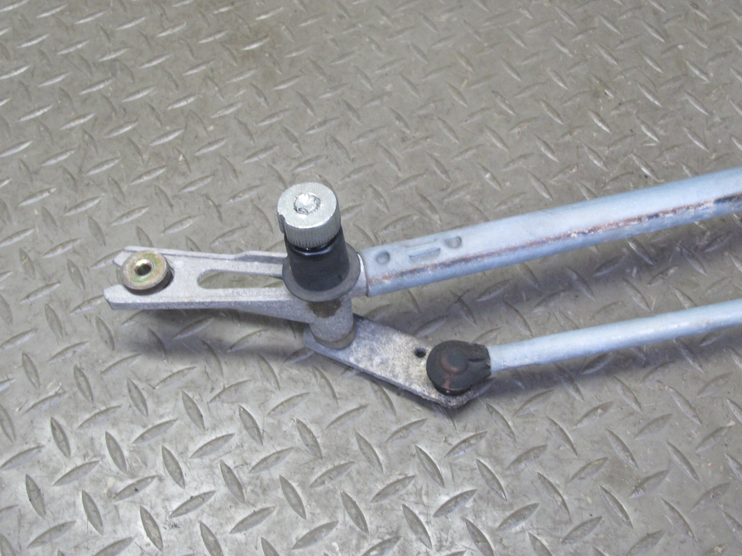2003-2007 Hummer H2 Windshield Wiper Transmission Linkage w Motor 15252855