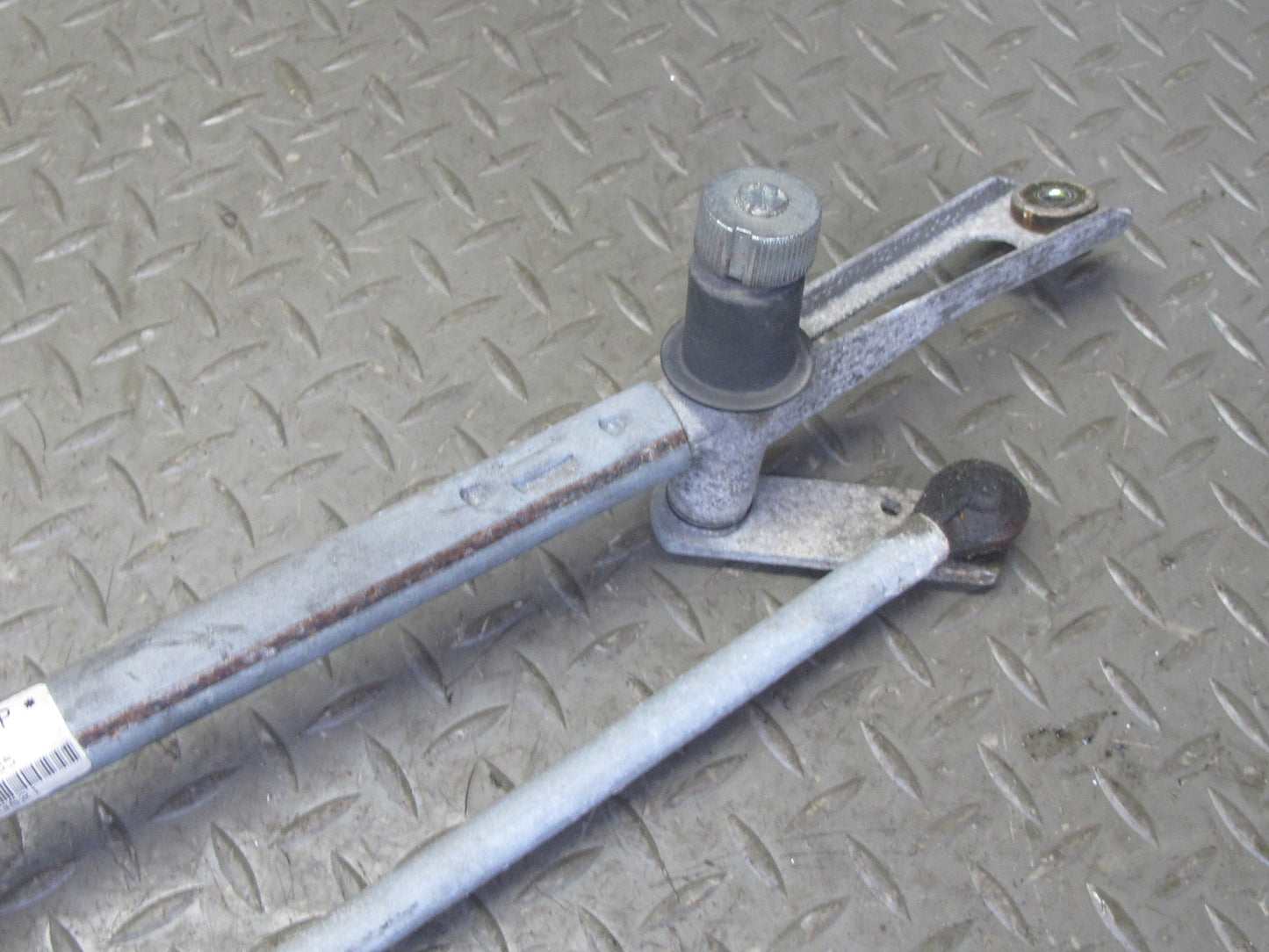 2003-2007 Hummer H2 Windshield Wiper Transmission Linkage w Motor 15252855