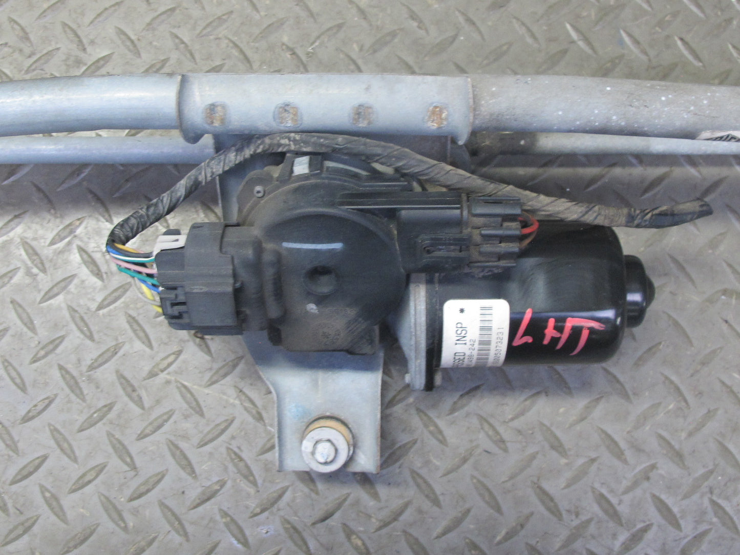 2003-2007 Hummer H2 Windshield Wiper Transmission Linkage w Motor 15252855