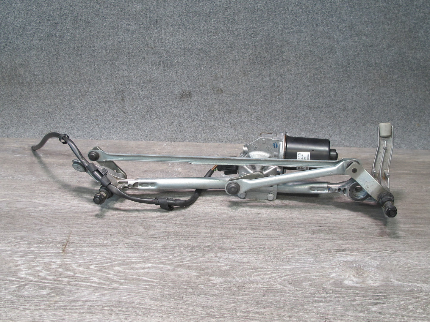 2008-2013 BMW E90 E92 M3 328i 335i Windshield Wiper Transmission Linkage w Motor