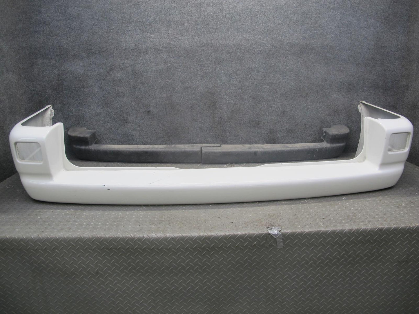97-03 VW Eurovan T4 Rear Bumper Cover Arctic White w Foam Absorber Set OEM