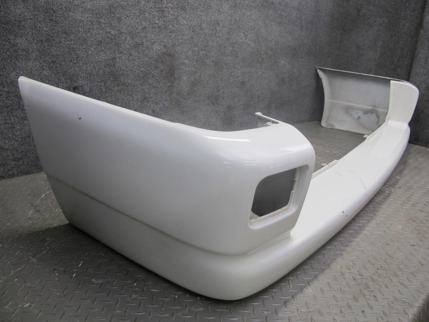 97-03 VW Eurovan T4 Rear Bumper Cover Arctic White w Foam Absorber Set OEM