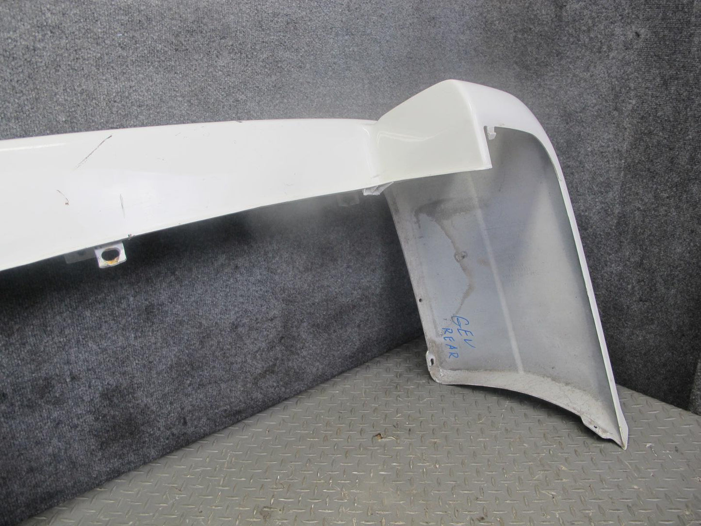 97-03 VW Eurovan T4 Rear Bumper Cover Arctic White w Foam Absorber Set OEM