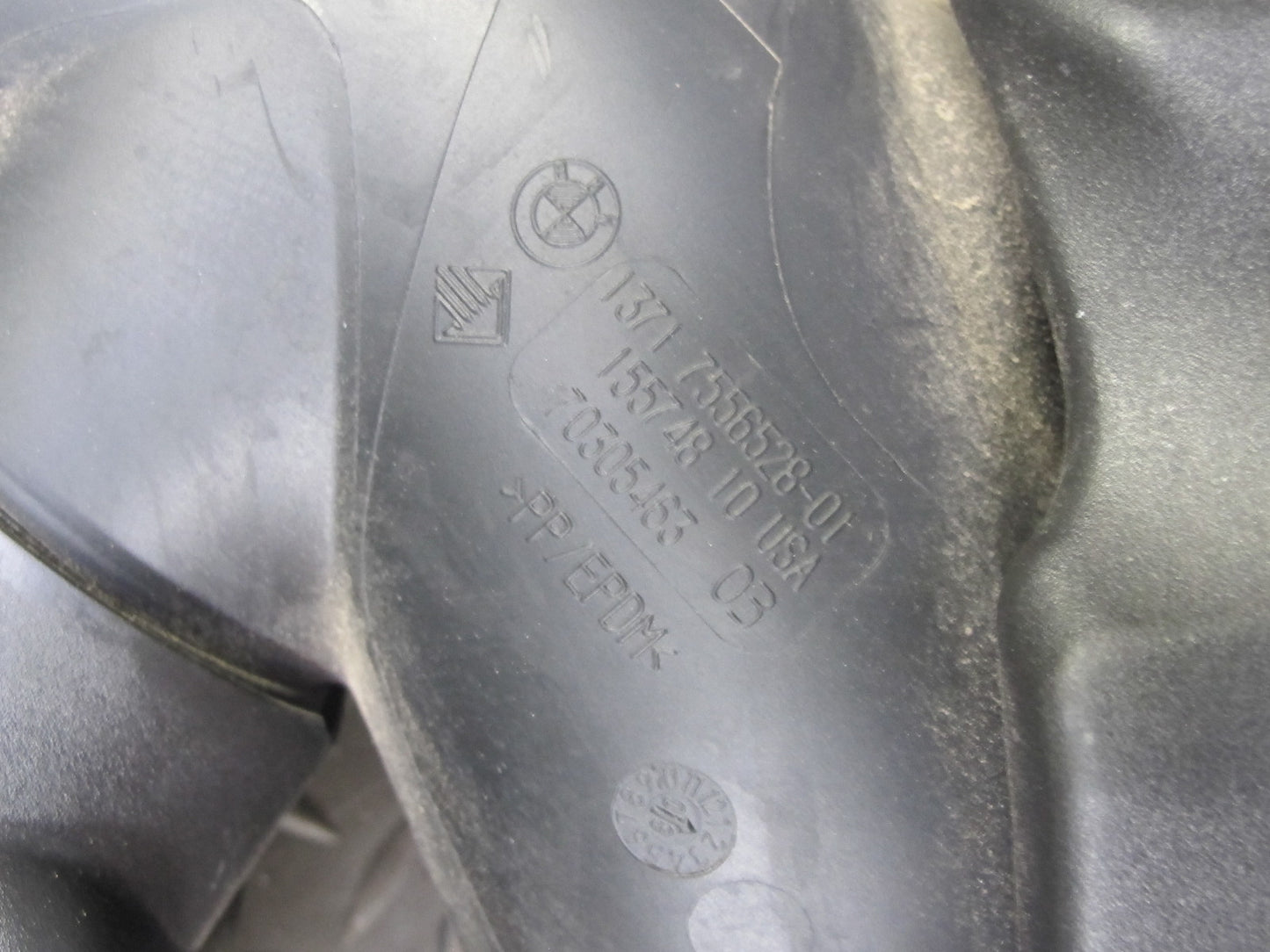 07-08 BMW E85 Z4 N52 3.0si Air Intake Resonator w Duct 7556528 OEM