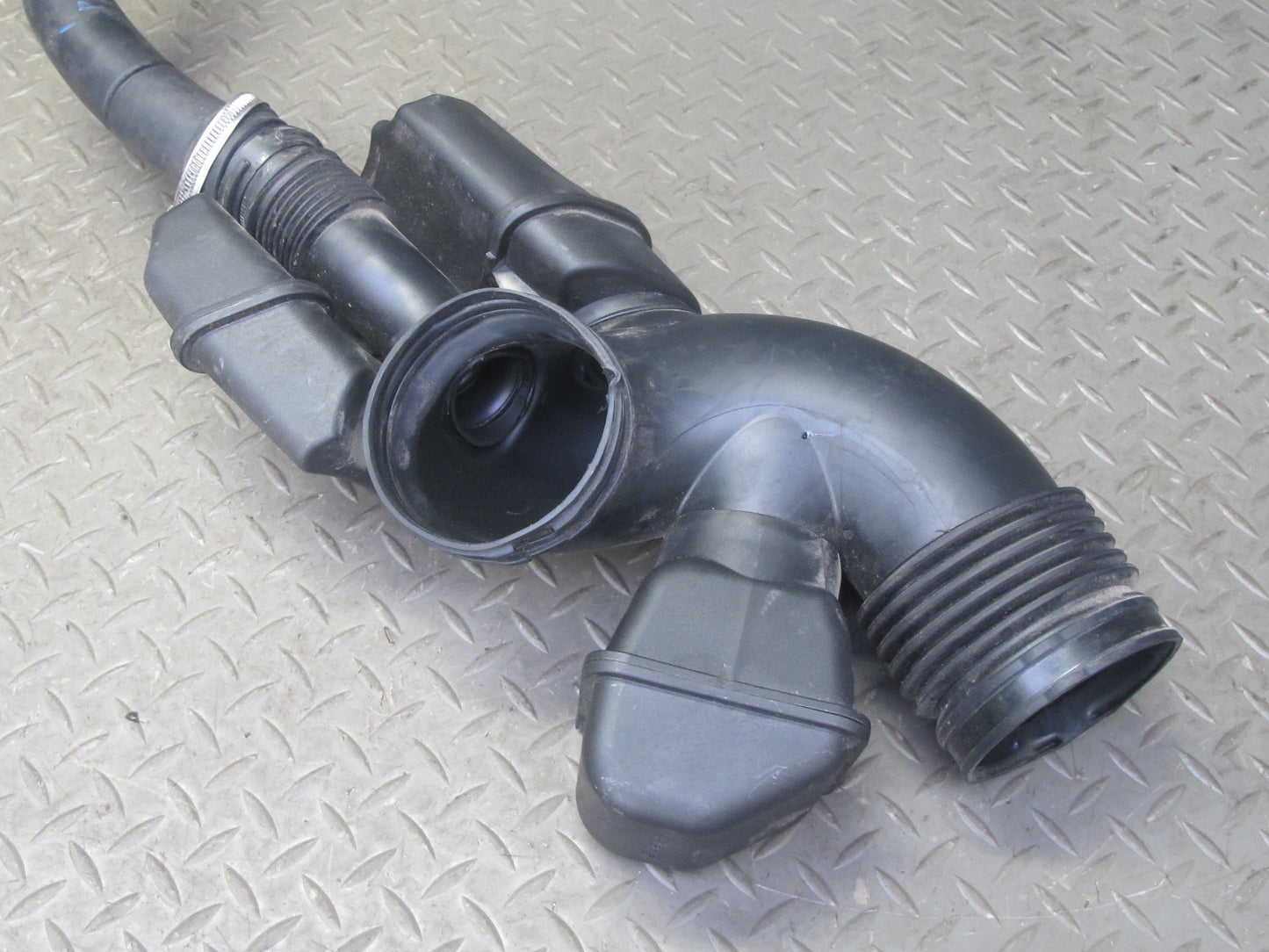 07-08 BMW E85 Z4 N52 3.0si Air Intake Resonator w Duct 7556528 OEM