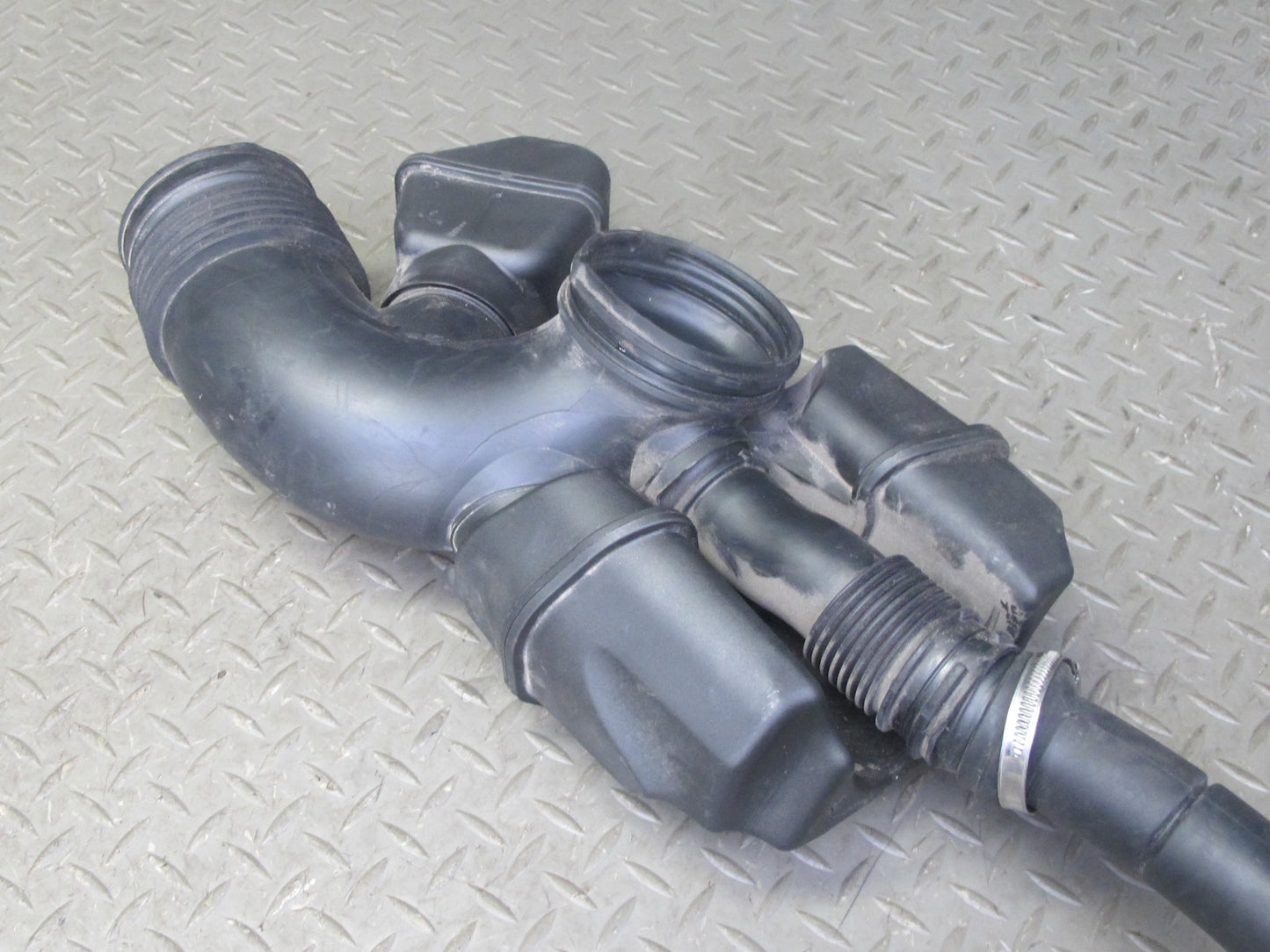 07-08 BMW E85 Z4 N52 3.0si Air Intake Resonator w Duct 7556528 OEM