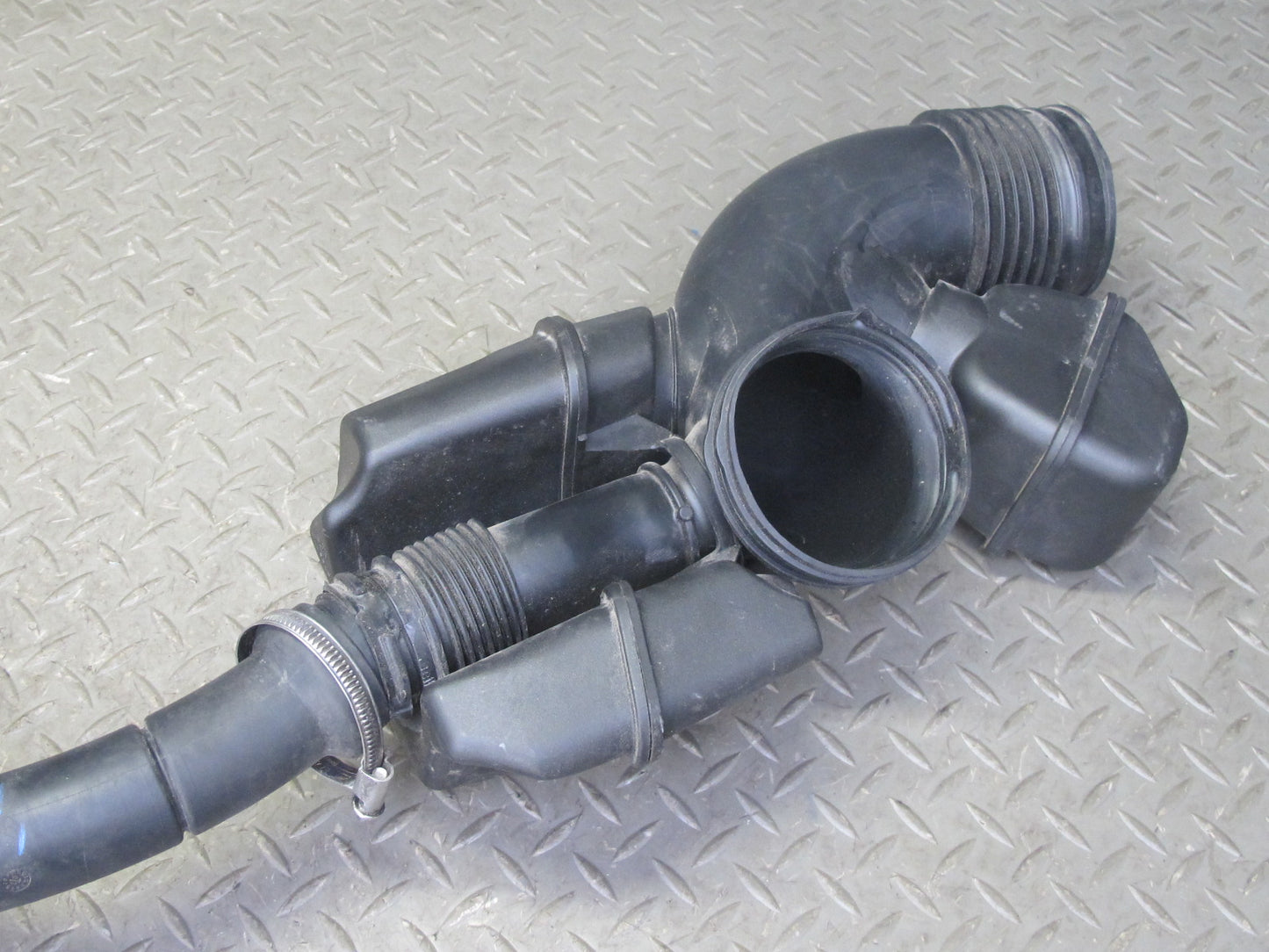 07-08 BMW E85 Z4 N52 3.0si Air Intake Resonator w Duct 7556528 OEM