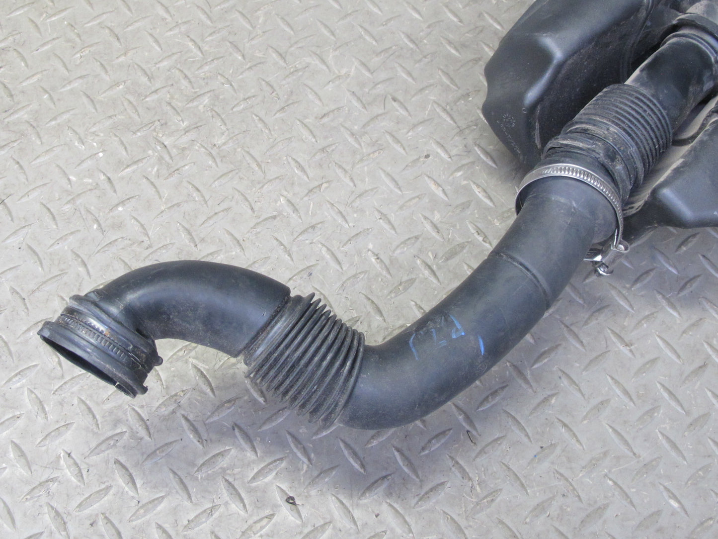 07-08 BMW E85 Z4 N52 3.0si Air Intake Resonator w Duct 7556528 OEM