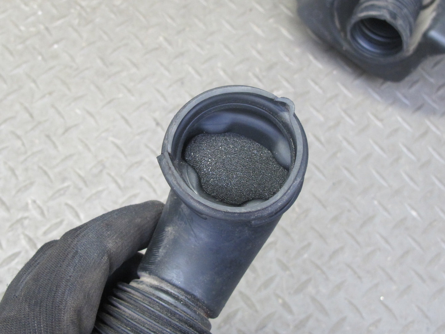 07-08 BMW E85 Z4 N52 3.0si Air Intake Resonator w Duct 7556528 OEM