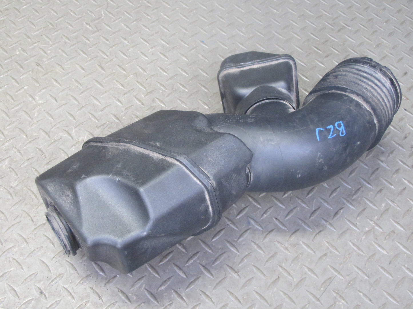 07-08 BMW E85 Z4 N52 3.0si Air Intake Resonator w Duct 7556528 OEM