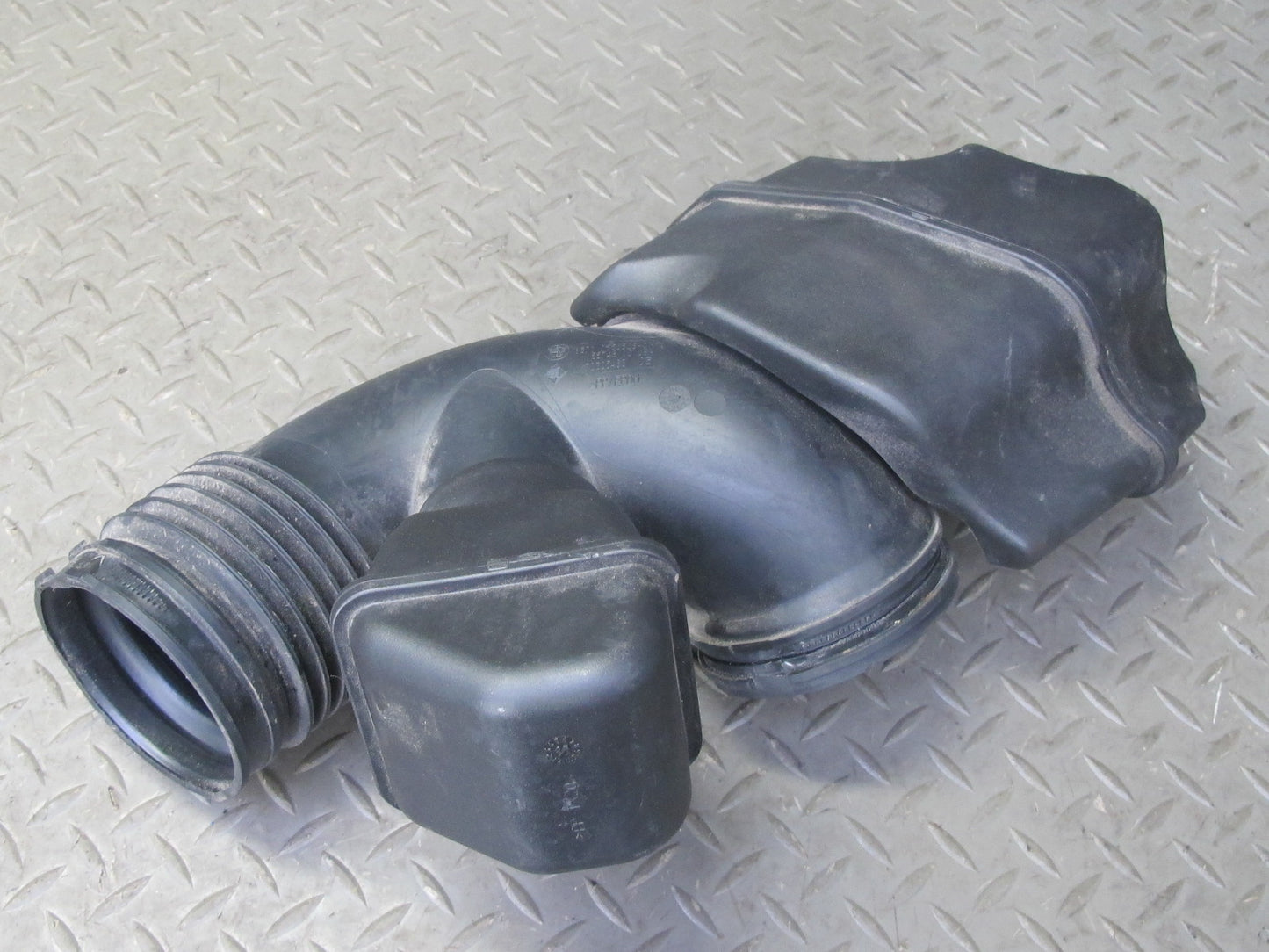 07-08 BMW E85 Z4 N52 3.0si Air Intake Resonator w Duct 7556528 OEM