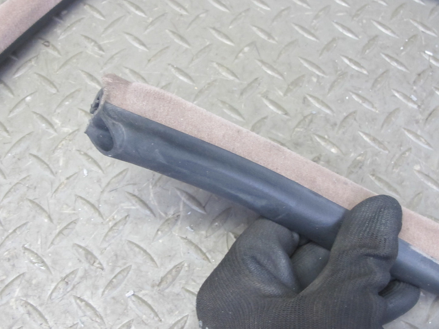 96-99 BMW E36 325iC 328iC Convertible Right Door Weatherstrip Rubber Seal OEM