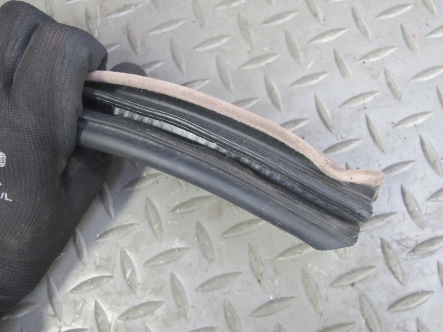 96-99 BMW E36 325iC 328iC Convertible Right Door Weatherstrip Rubber Seal OEM